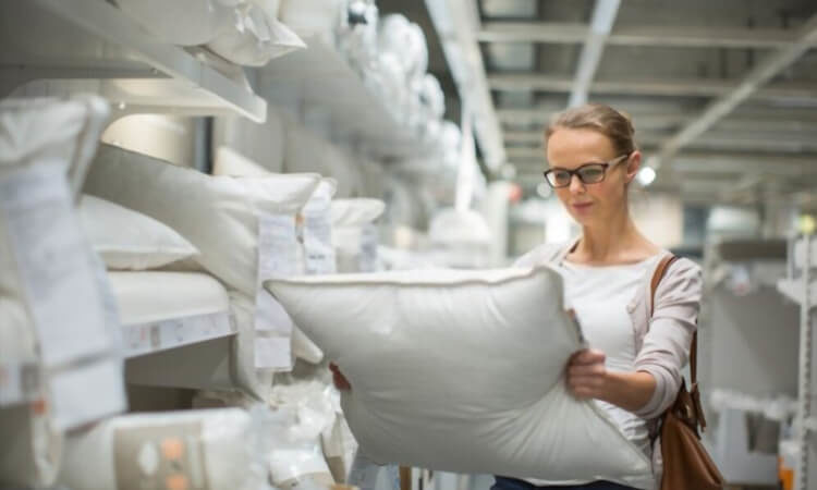 Things to Look at While Buying The Best Pillow for Stomach Sleepers With Back Pain